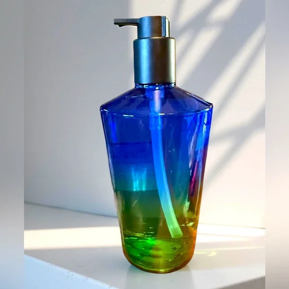 William Morris NWT 16.9 Oz Patchouli & Red Berry Essential Oil Infused Hand Wash - Picture 2 of 4